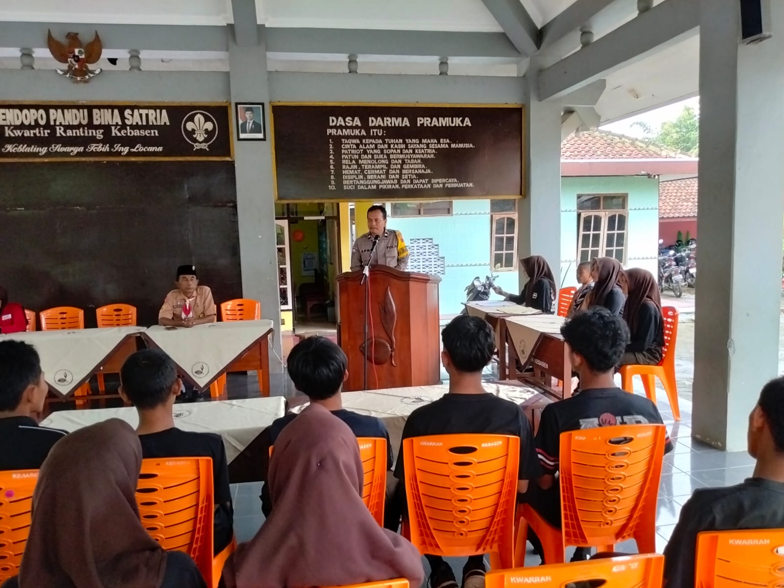 Polsek Kebasen Polresta Banyumas Libatkan Pramuka dalam upaya Kelancaran Arus Mudik Lebaran