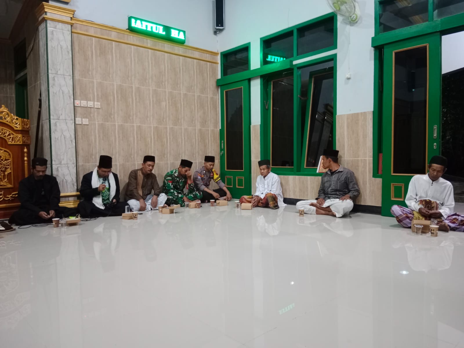 Tarawih Keliling, Polisi Banyumas Ajak Warga Perkuat Iman dan Aktifkan Siskamling