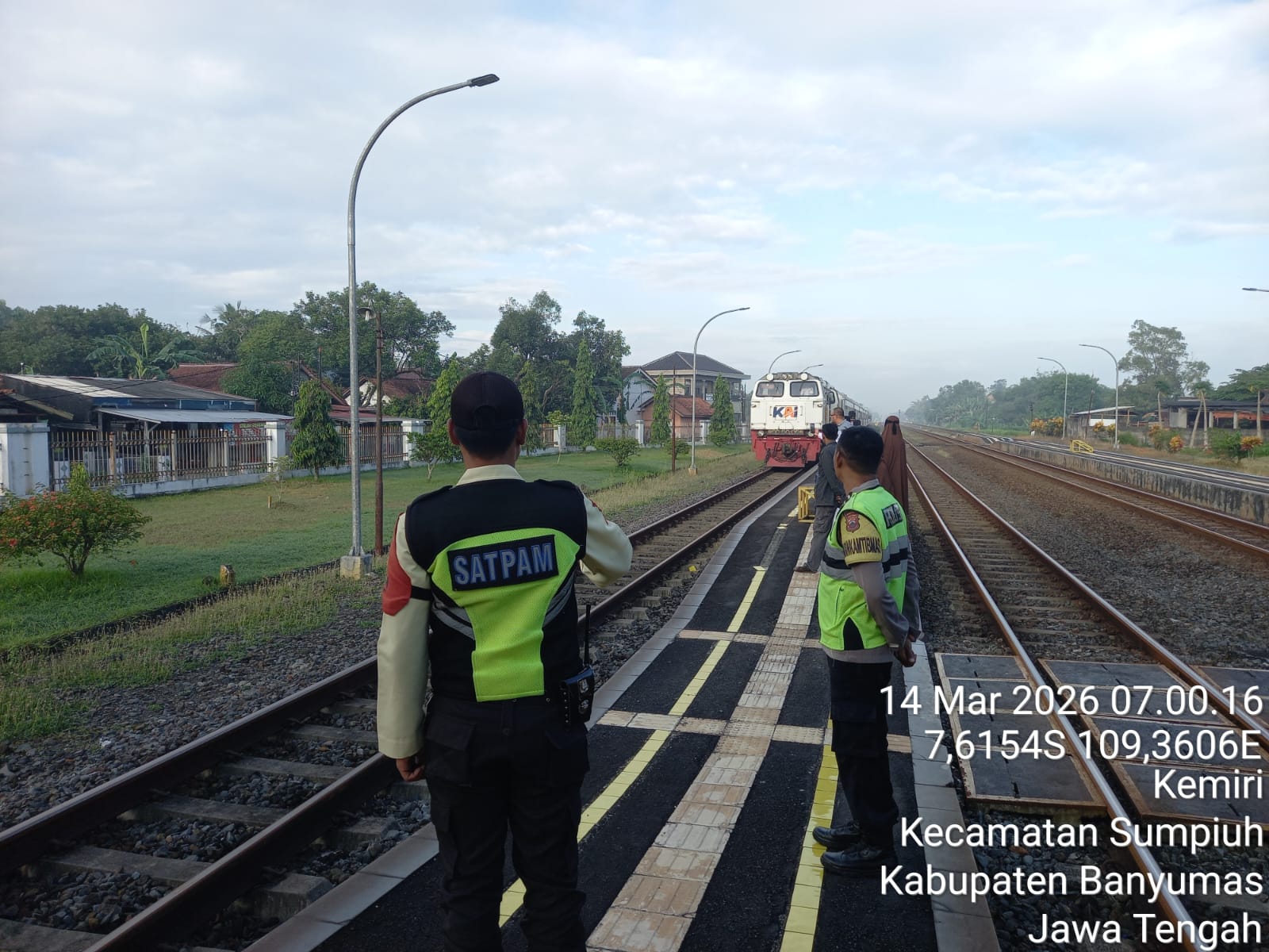 Polsek Sumpiuh Polresta Banyumas Amankan Stasiun Sumpiuh, Antisipasi Arus Mudik Kereta Api OKC 2026