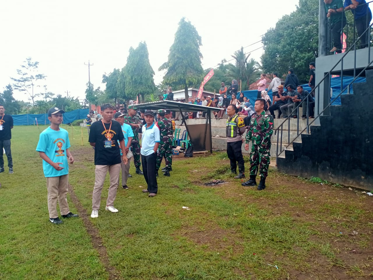 Bhabinkamtibmas Polsek Ajibarang Polresta Banyumas Amankan Laga Final Pordes Cup 2025 Di Desa Pandansari