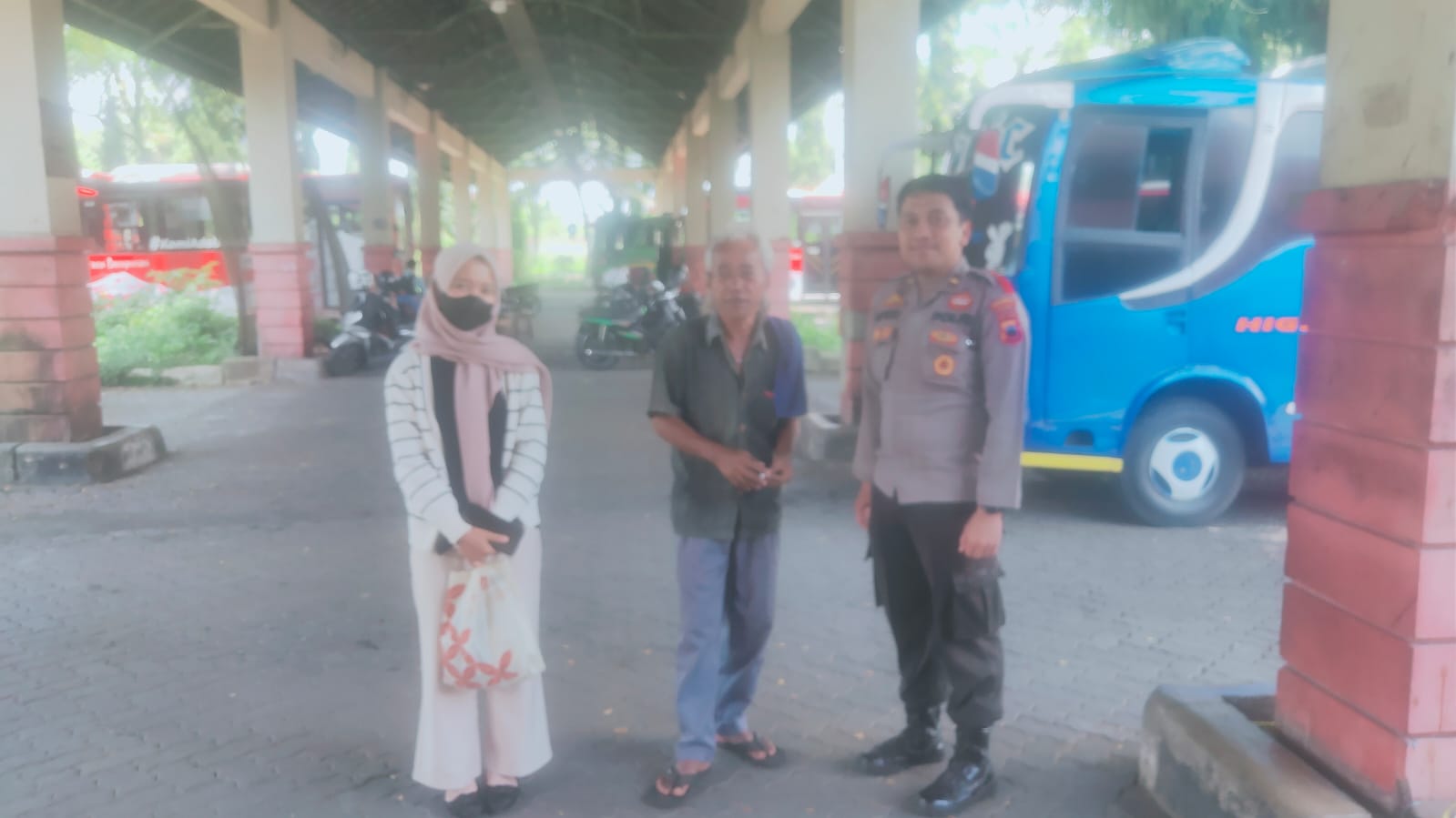 Tas Berisi Barang Berharga Tertinggal di Bus, Petugas Posyan Bulupitu OKC 2026 Polresta Banyumas Bergerak Cepat Menemukan