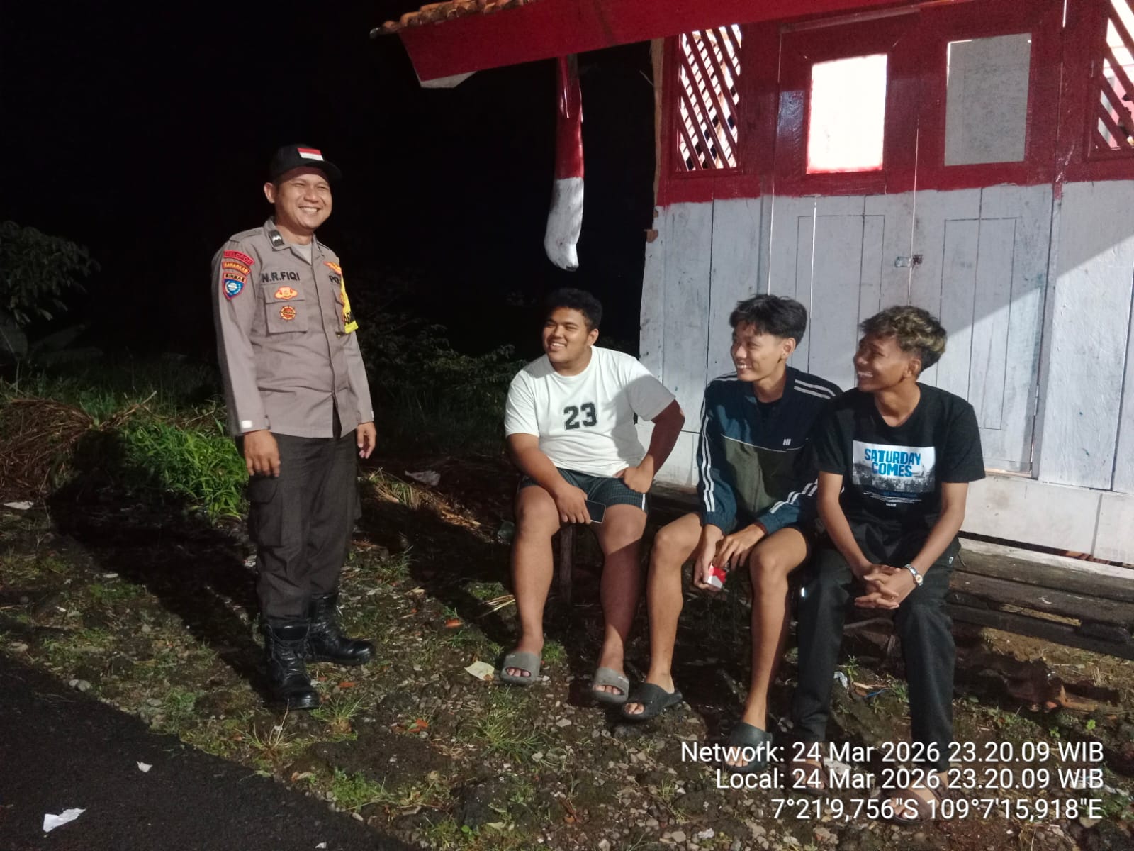 Sambangi Pos Ronda, Bhabinkamtibmas Cilongok Polresta Banyumas Perkuat Peran Satkamling Jaga Kamtibmas