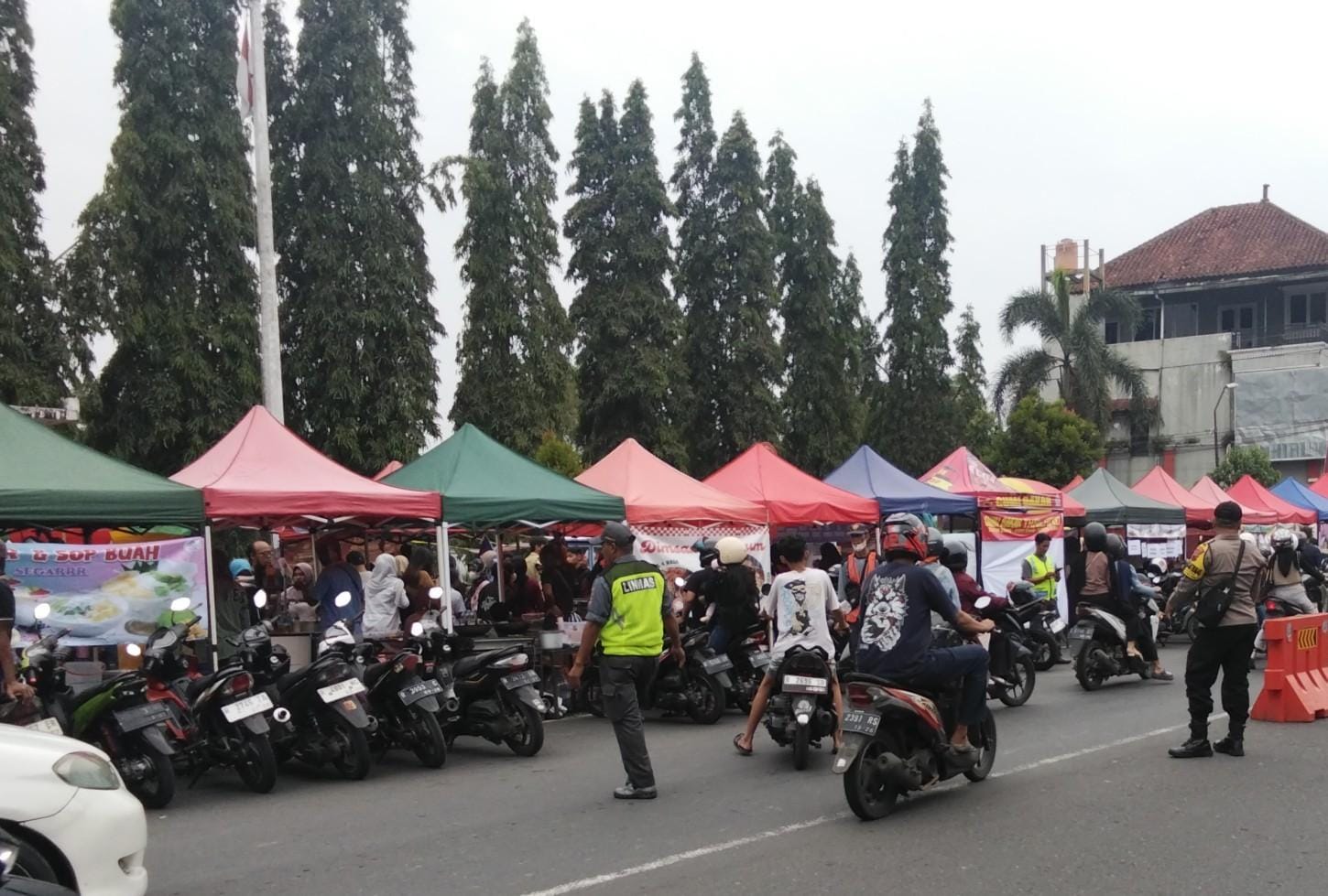 Polsek Purwokerto Selatan Polresta Banyumas Amankan Pasar Grebeg Ramadan