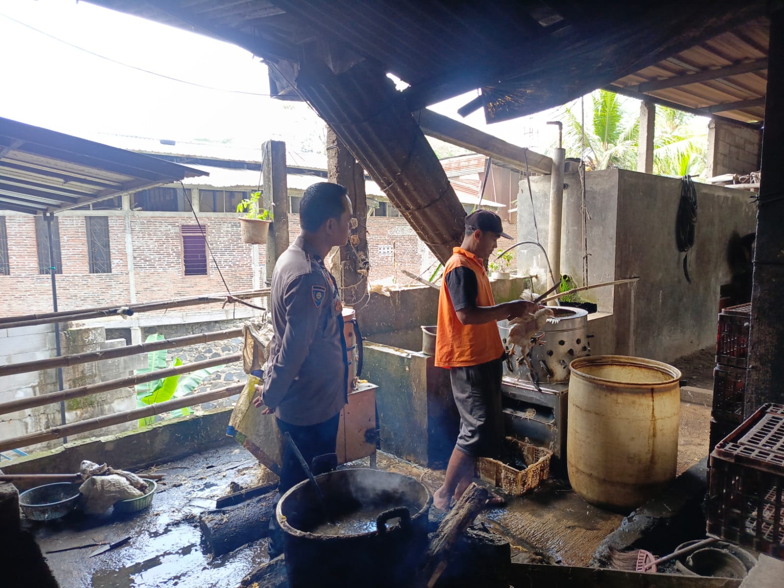 Lewat DDS, Bhabinkamtibmas Karanglewas Polresta Banyumas Ingatkan Warga Waspada Cuaca Ekstrem dan Jam Rawan