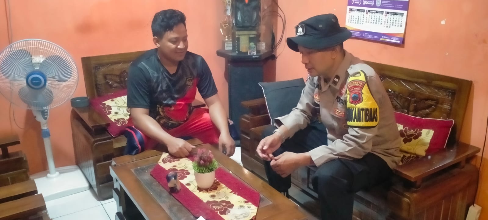 Sambangi Ketua RT, Bhabinkamtibmas Kembaran Polresta Banyumas Sampaikan Pesan Kamtibmas Selama Ramadhan