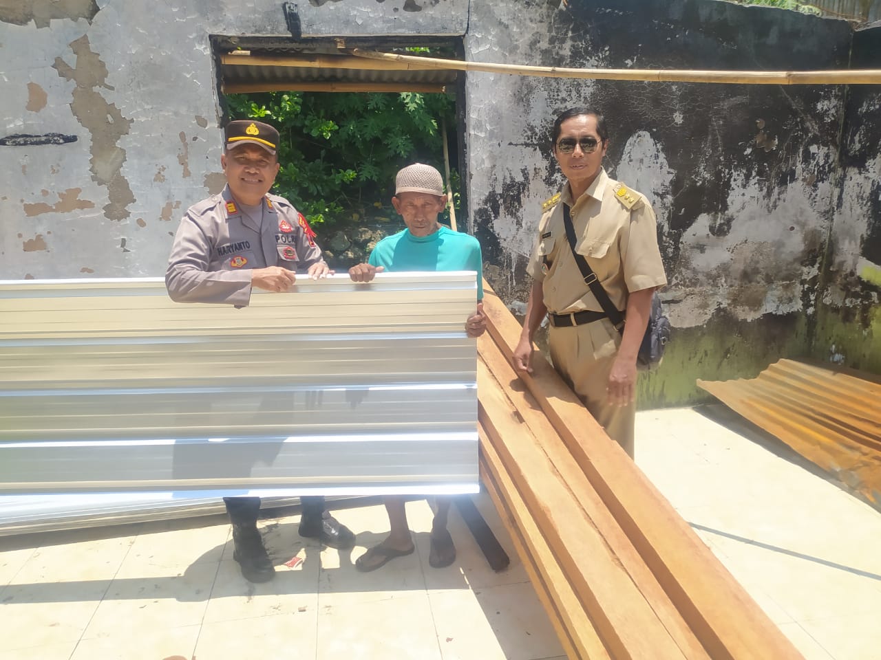 Polresta Banyumas Salurkan Bantuan untuk Korban Kebakaran Rumah di Desa Purbadana Kembaran