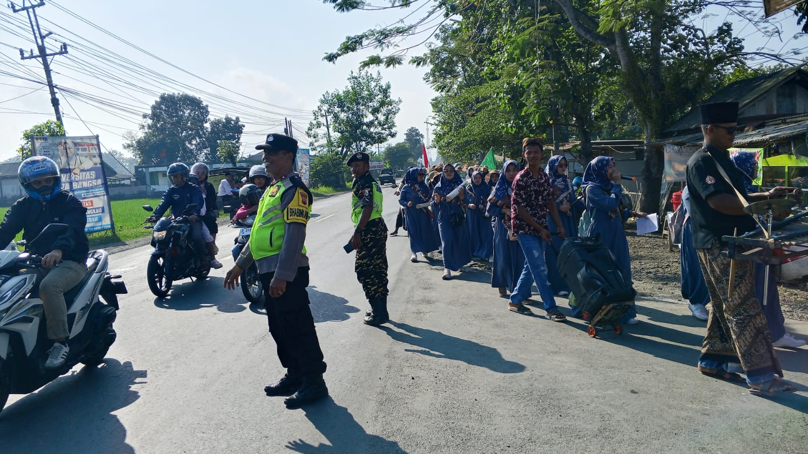 Bhabinkamtibmas Amankan Pawai Taâ€™aruf di Rawalo Banyumas